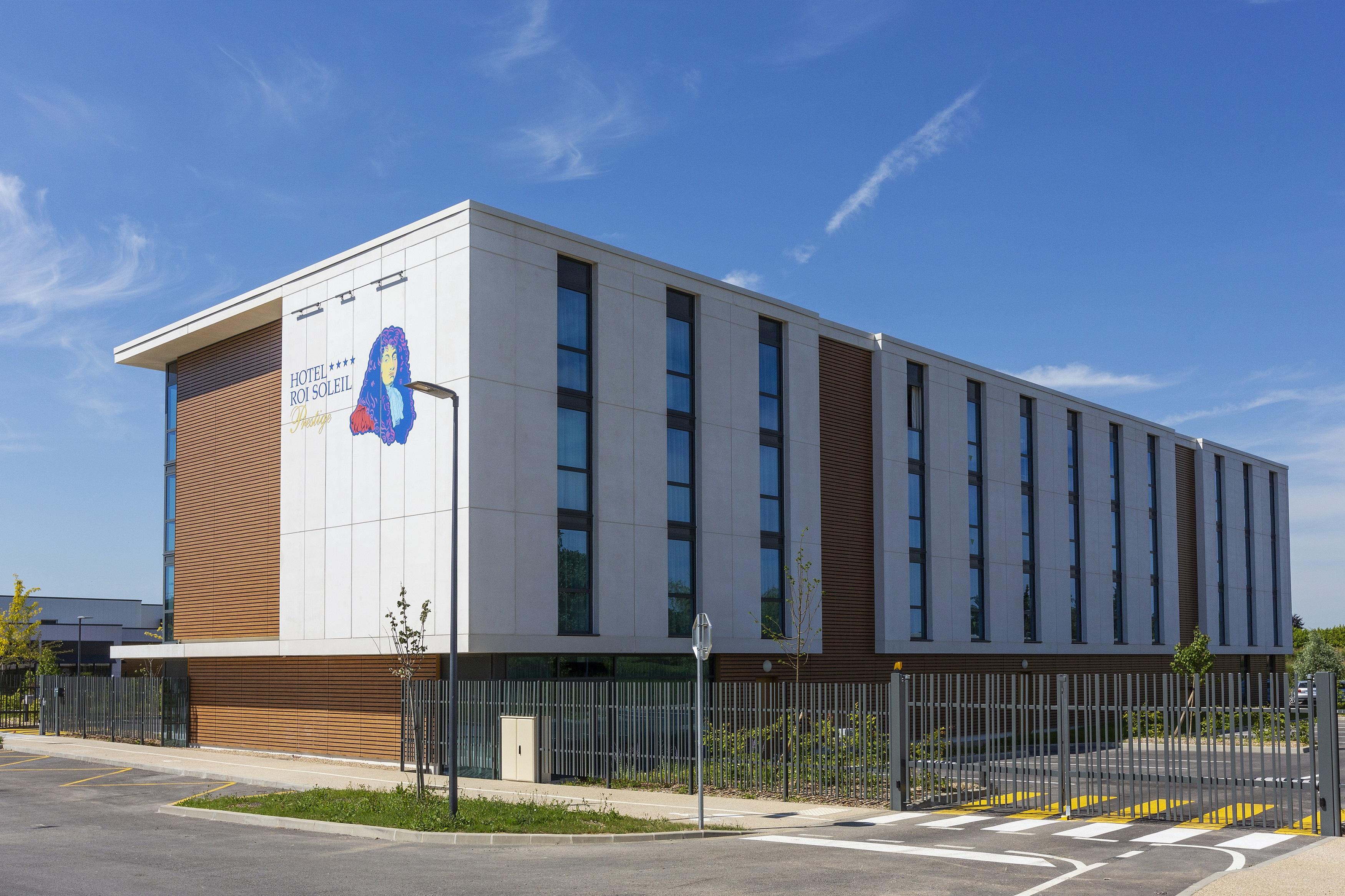 Hotel Roi Soleil Prestige Plaisir - St Quentin Exterior photo